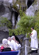 2013 Lourdes Pilgrimage - SATURDAY TRI MASS GROTTO (11/140)